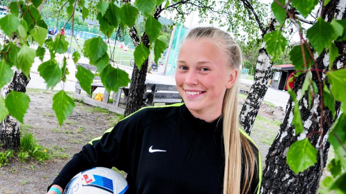 Emilie Bølviken frå Uvdal sat på benken då lagvenninne på J-17-landslaget slo Irland i EM fredag.