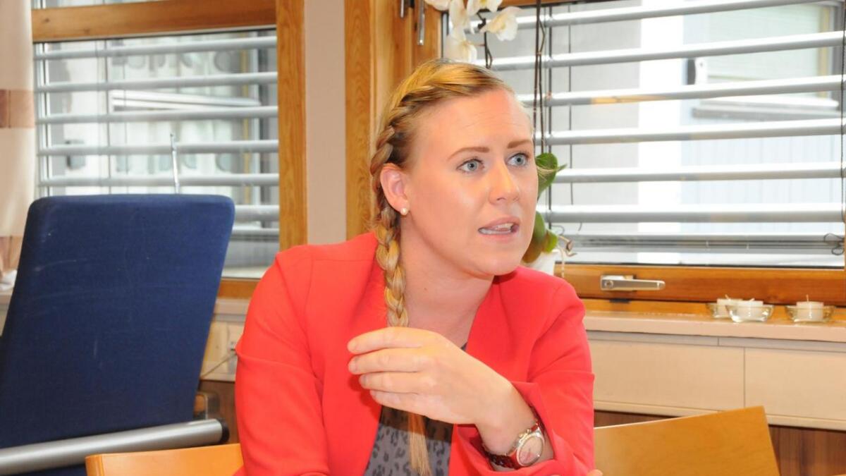 Stortingspolitikar Lene Vågslid (Ap) reagerer på at trafikkstasjonen på Dalen er føreslått nedlagt.