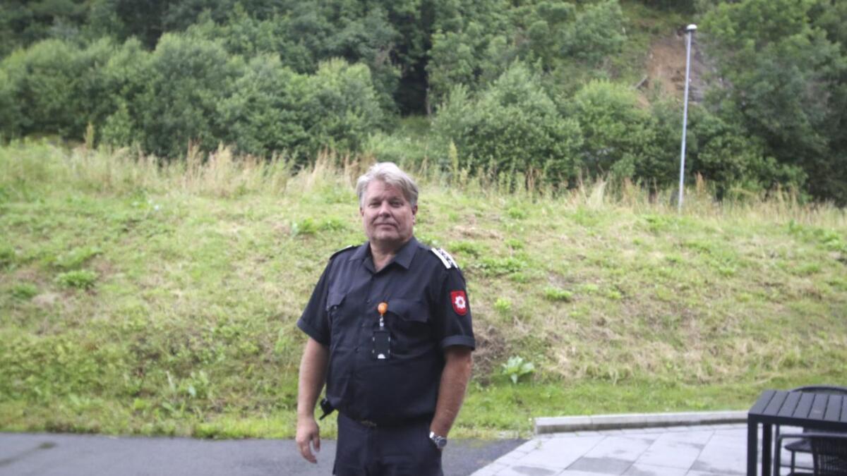 Brannsjef Stein Gjøsund ber osingane vera forsiktige med å fyra opp eld i desse sommartider.