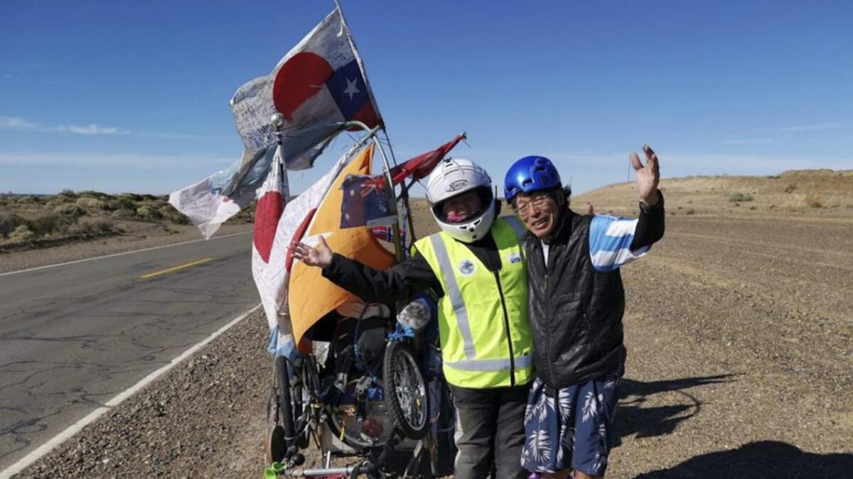 71 år gamle Sokichi Takashita har vandra rundt i verda i 11 år. Hittil har han gått 40.000 km.