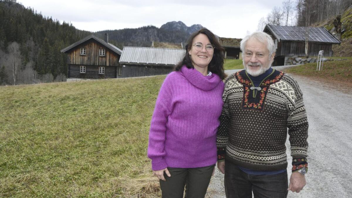 Marit Svalastog og Dag Aanderaa vil at du skal ta ein omveg og oppdage den mytiske delen av Telemark. I Hjartdal, Svartdal og Flatdal serverer dei segn og eventyr i eit levande kulturlandskap.