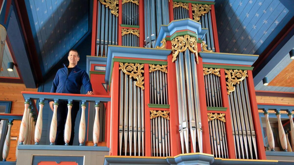 Organist Audun Flaen ber inn til orgelkonsert med noko attåt i Ål kyrkje tysdag.