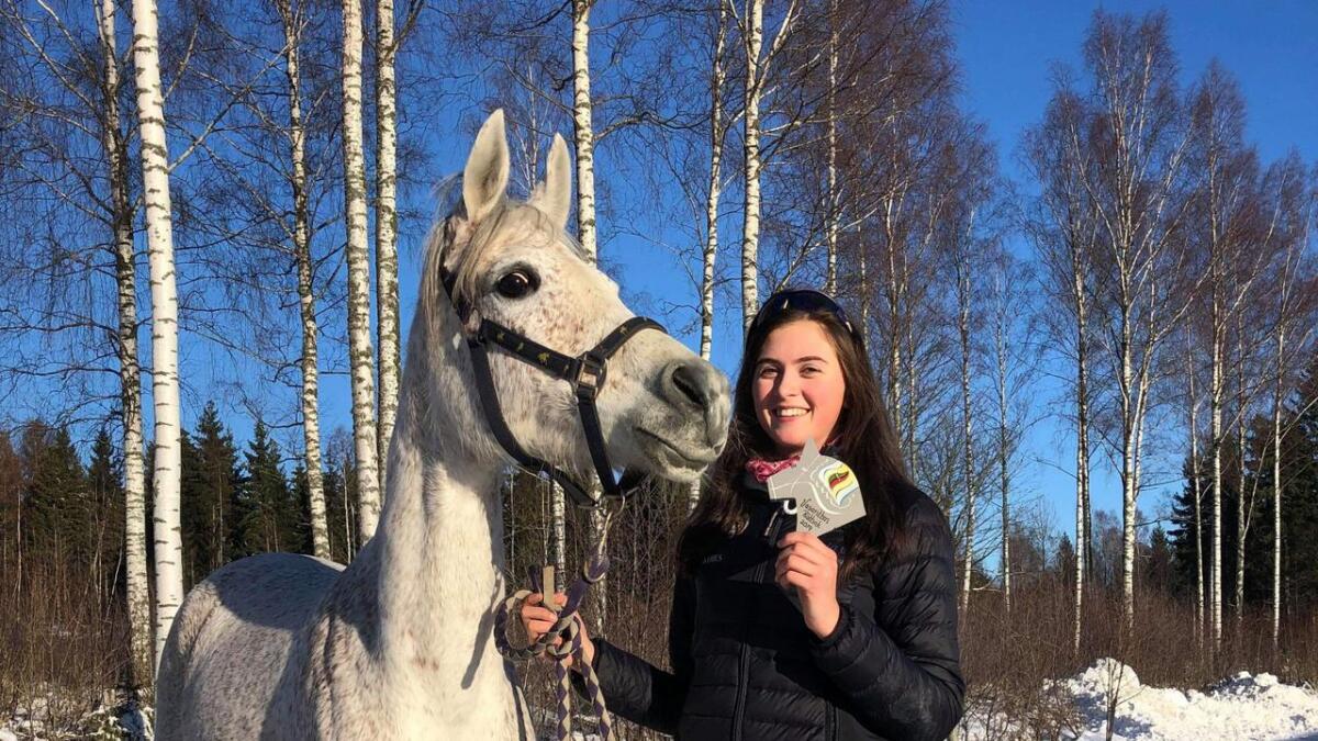 Sigrid Høgevold (16) deltok på distanseritt i Sverige med hesten Santana, og kvalifiserte seg til junior-VM i Italia i september.