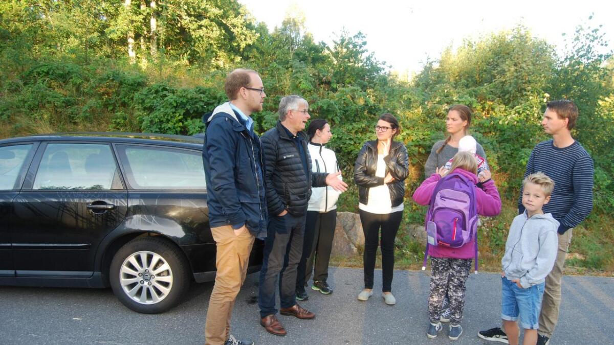 Både politikere og beboere var fornøyd etter gårdsdagens dialog om tyrggere skolevei for ungene fra Kaldvell.