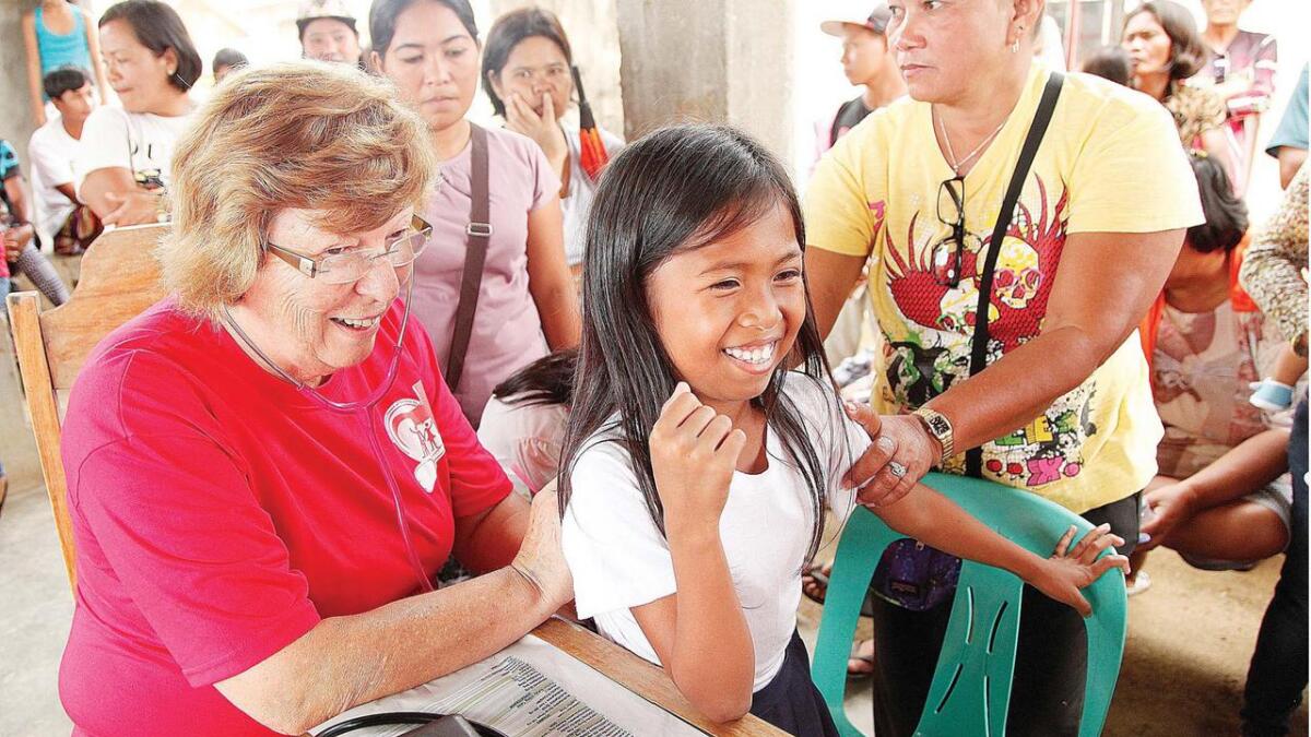 Tidlegare kommuneoverlege Gunhild Dobbe på Medical Mission i Casiguran på Filippinene. – Dette arbeidet har gitt meg stor rikdom og masse godt.