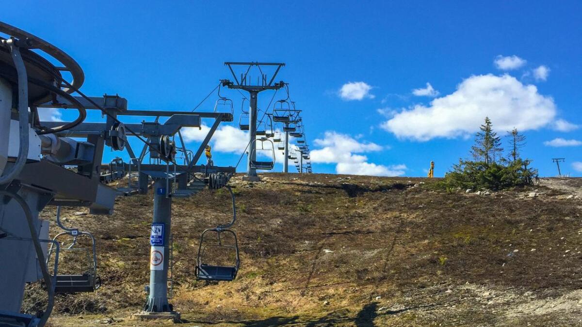 Gol Skipark har kjøpt denne stolheisen. I løpet av blir heisen demontert og frakta frå Norefjell til Gol.