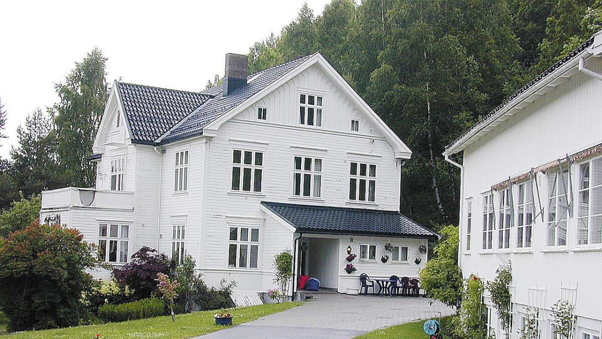 Dei nye eigarane av Granlien i Kviteseid vil busetje seg i hovudhuset på eigedomen og drive innan rekreasjon.