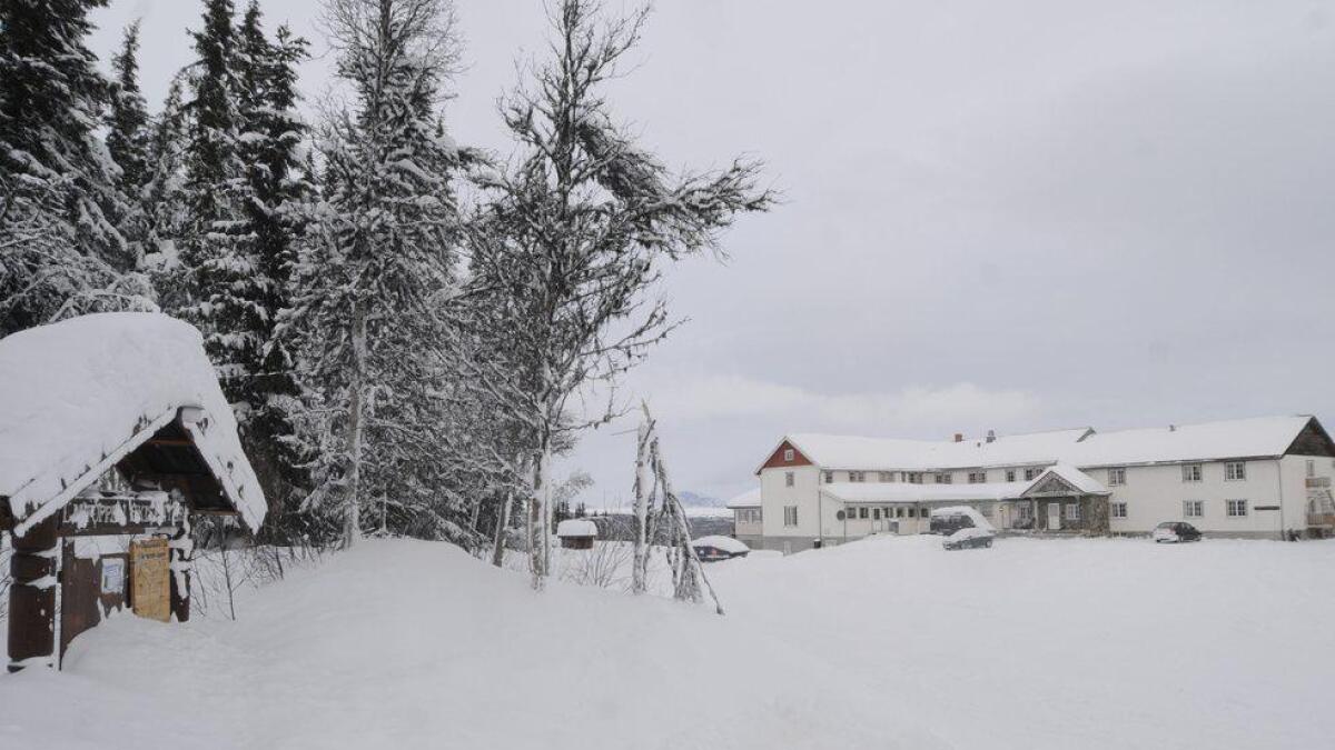 Dei nye eigarane av Liatoppen Fjellstove vil halde fram samarbeidet med skisenteret etter at hotellet er rusta opp. Biletet er tatt ved oppkøyringa til skistadion.