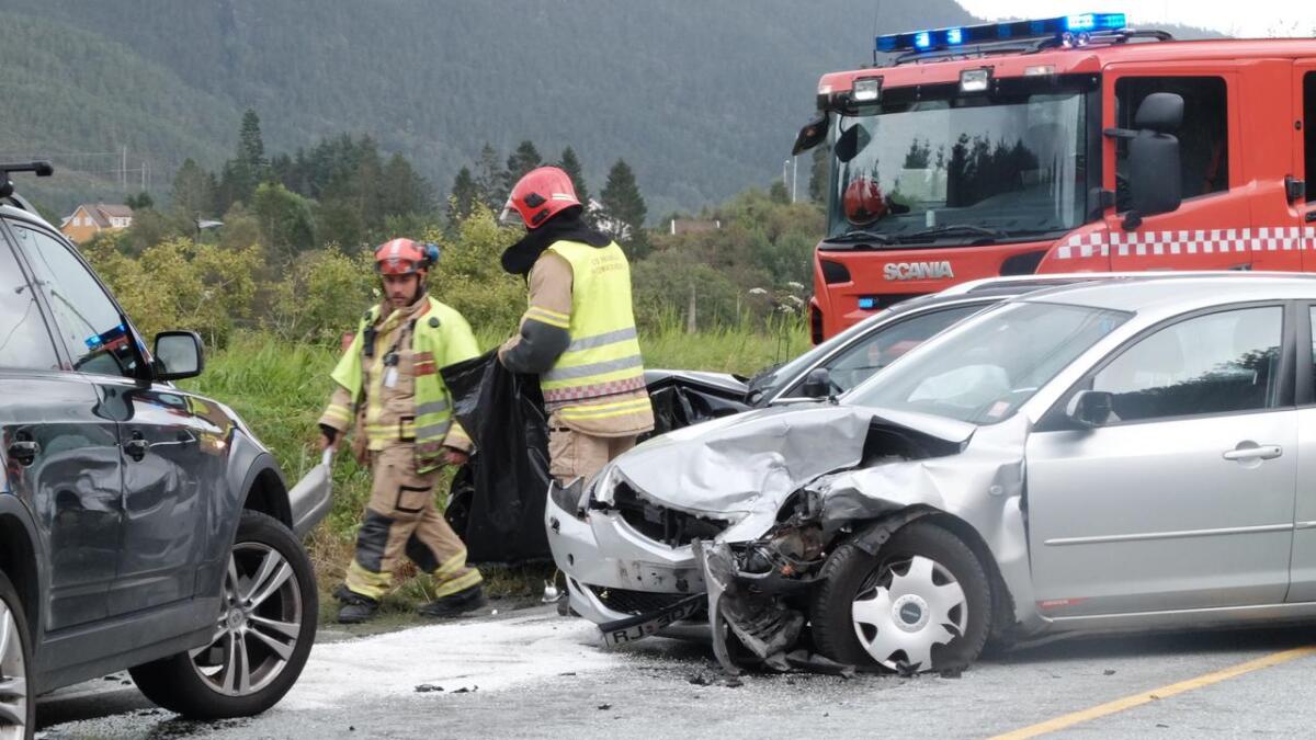 To bilar kolliderte på Søfteland i ettermiddag.