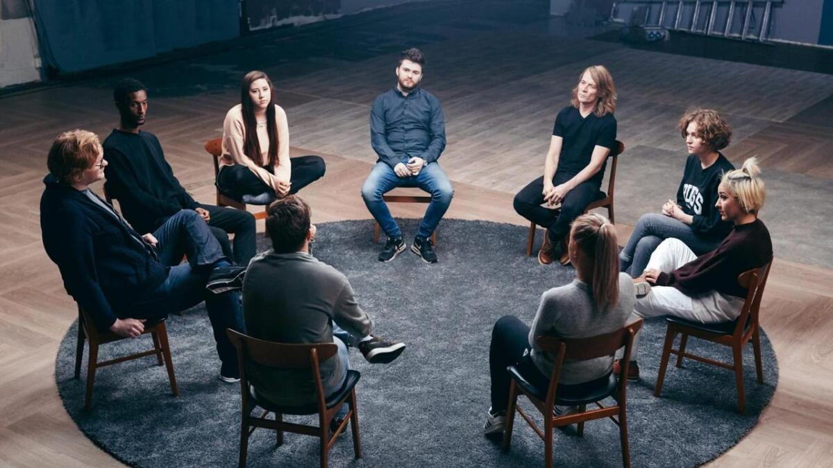 I NRK-serien «Jeg mot meg» møter me åtte unge vaksne, på eiga hand og i gruppeterapi.