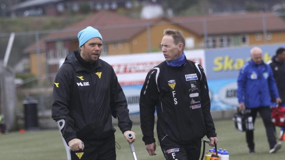 Tim Henrik Sperrevik og Frode Steffensen er nøgde med korleis Os-laget no står fram. Etter 5-0 borte mot Frøya avsluttar dei vårsesongen med heimekamp mot Valestrand/Hjellvik førstkomande onsdag.