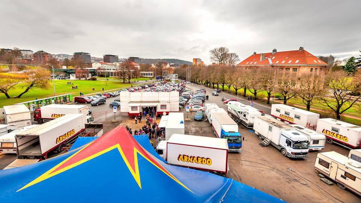 Det nye teltet til Cirkus Arnardo innbyr til betre sikt for publikum. Her frå turnéstopp i Oslo i vår.  (Alle