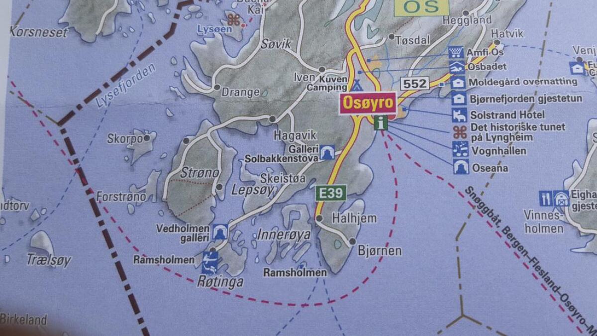 Her er kartet som Rolf Lunde og andre båtfolk får servert i Os hamn. Lunde lÈt seg mellom anna imponera av to Ramsholmer.