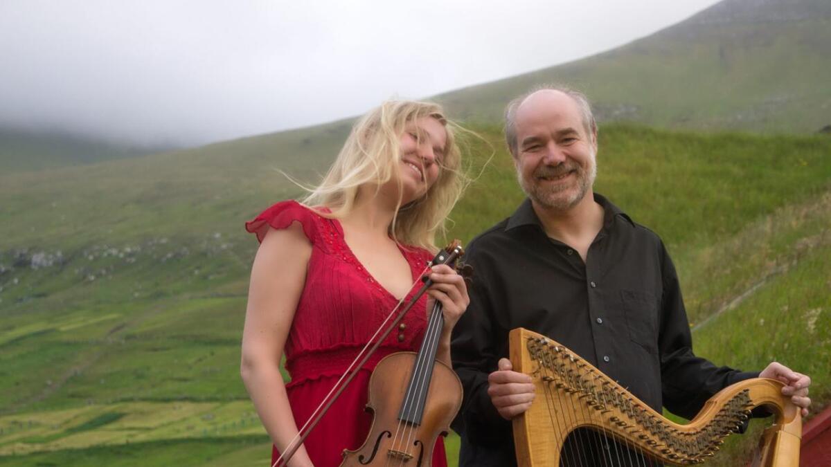 Angelika Nielsen og Thomas Loefke spelar på Fausko.