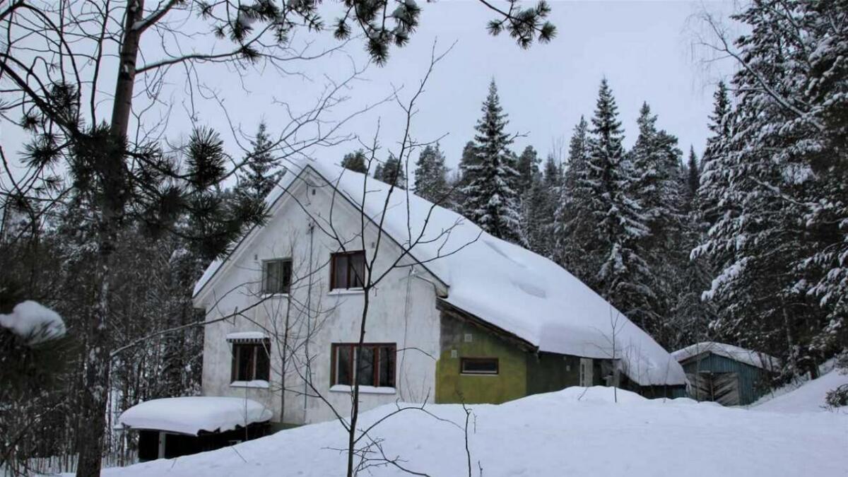 Det vil koste Nore og Uvdal kommune 800.000 kroner å rive dette huset i Syljerudvegen på Rødberg.