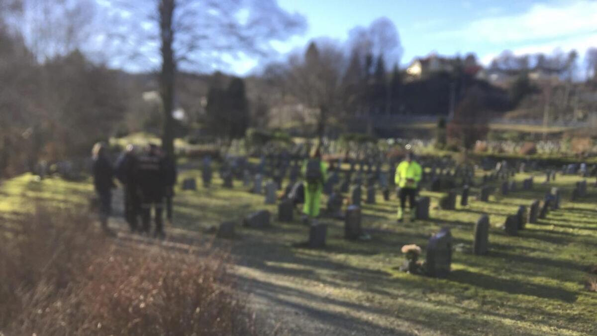 Politiet skal utføra manuell graving på Øvsttun gravplass i søket etter Trine Frantzen.