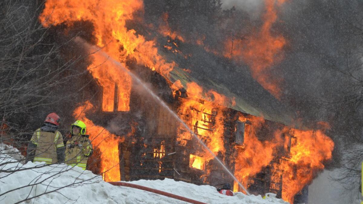 Tidlegare i år hadde brannvesenet ei brannøving på Vildalen-huset i Åmot