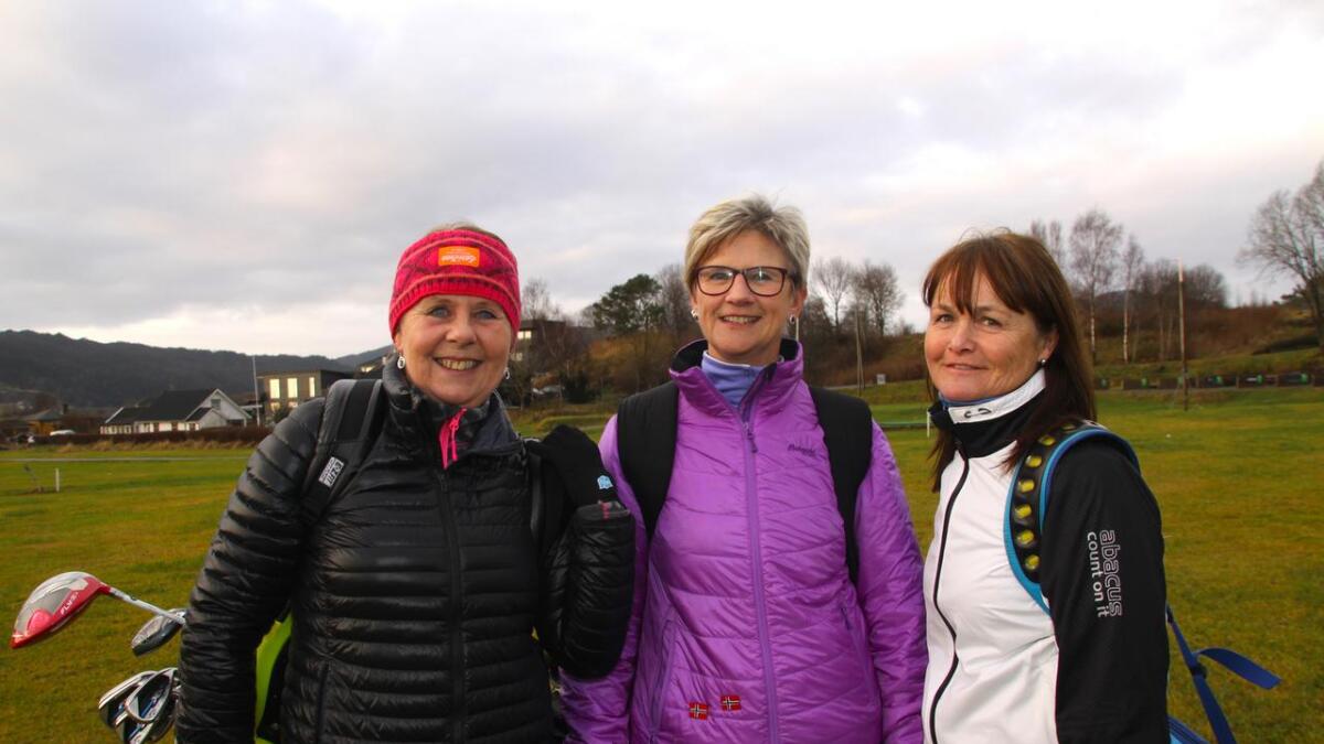 Ingebjørg Klepsvik, Mette Moldeklev Lunde og Toril Søfteland har spelt golf saman i mange år, og håpar at fleire damer ønskjer å bli med.