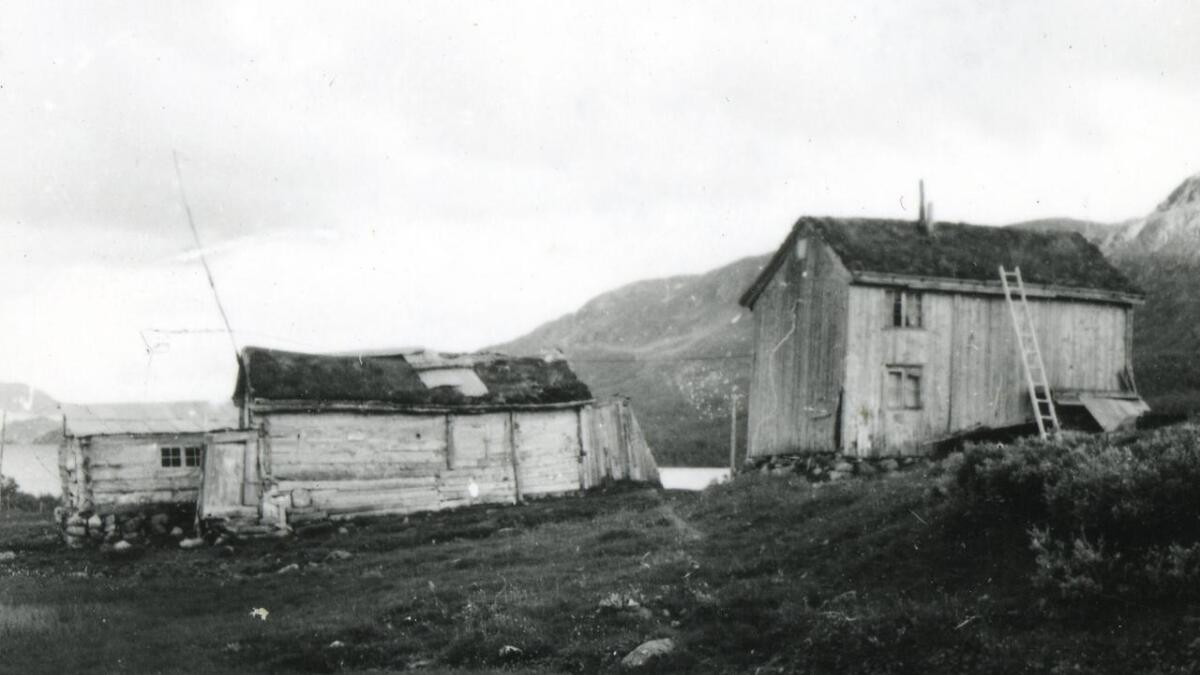 Gardshusa gjekk på vatnet då Havradalen vart neddemd i 1961.
