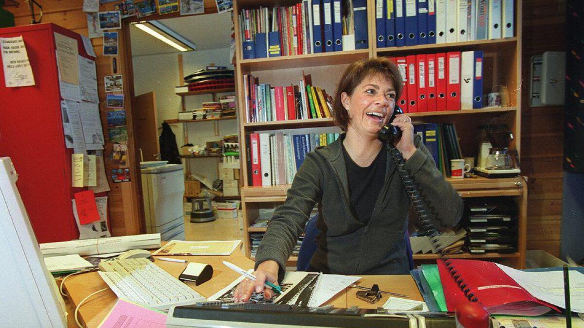 Marianne Fekene ved sentralbordet i Hemsedal i desember 1999.