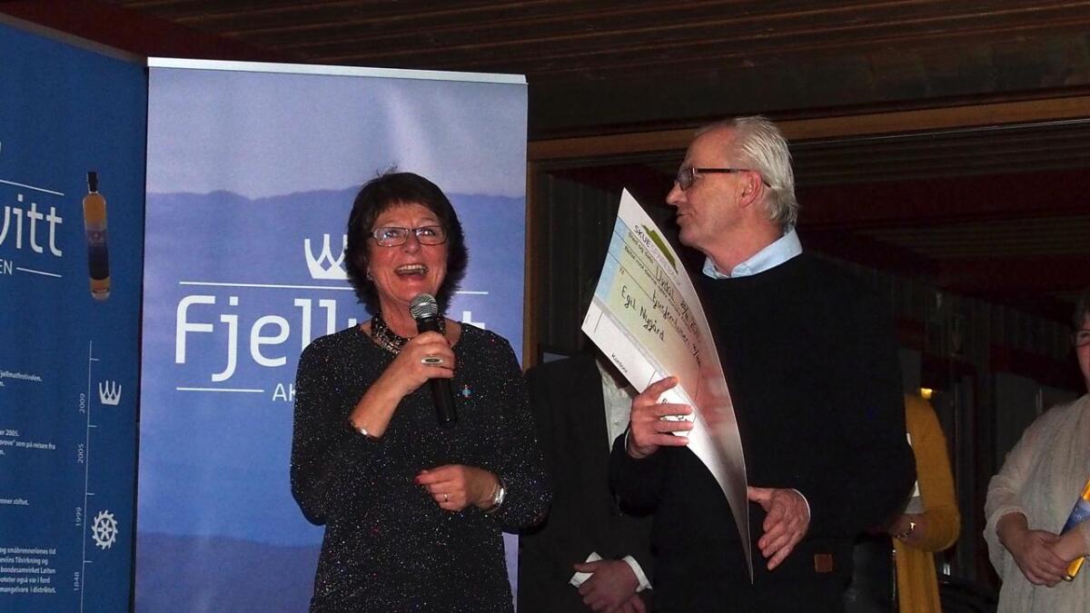 I 2015 var det Egil Nygård som stakk av med prisen. I år kan Anne Grethe Nørstebø, president i akevittklubben Fjellvitt dele ut heider, pris og sjekk til seg sjølv.