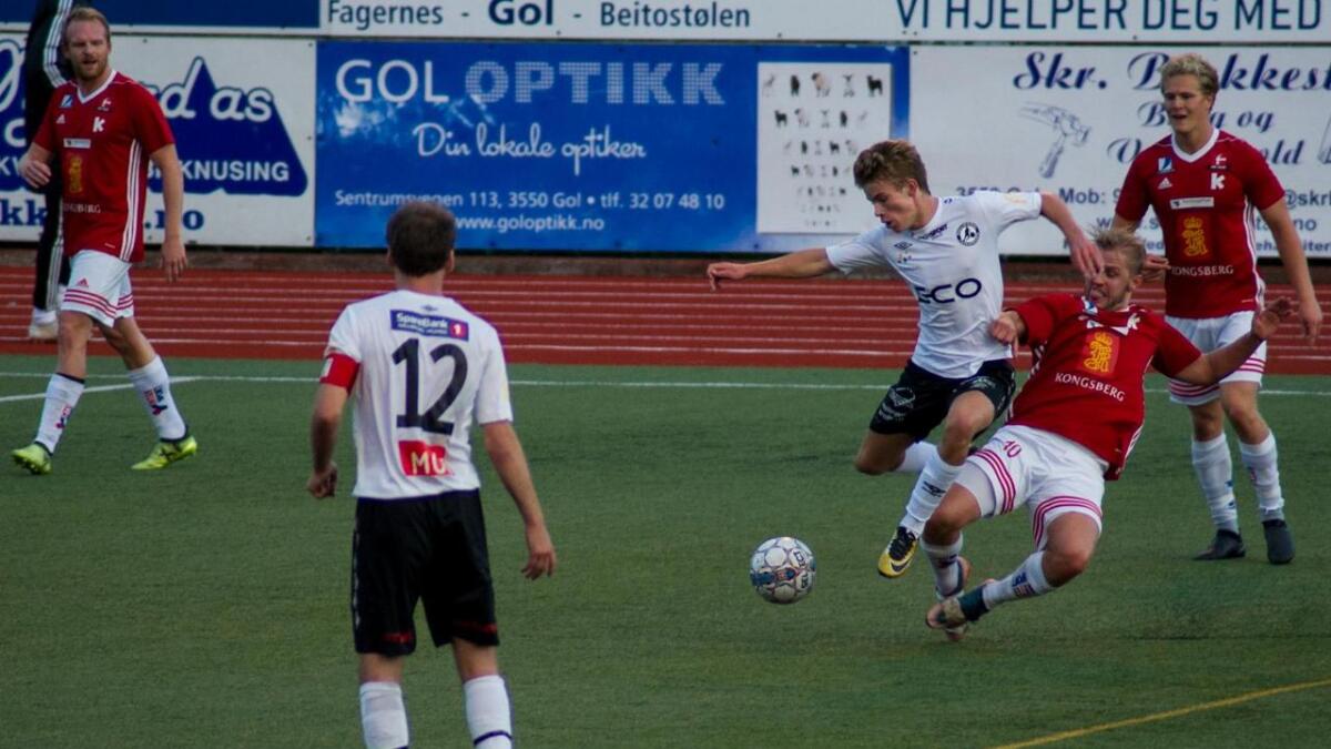 Hallingdal FK fekk med seg eitt poeng frå heimekampen mot Kongsberg fredag kveld.