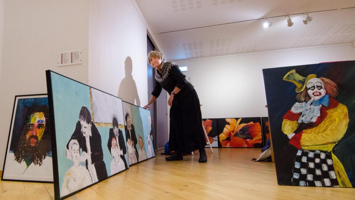 Brit Honne Paulsen er ei av eldsjelene ved Leveld Kunstnartun. I tillegg til å leggje til rette for andre sin kreativitet, har ho jobba med eigne kunstprosjekt. Laurdag stiller ho ut i Syningen.