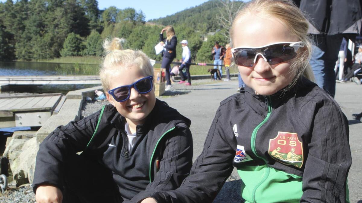 Andreas Tysse og Linn Kristin Vevatne gler seg til å konkurrera i solskinet. Solbrillene er sjølvsagt på plass.