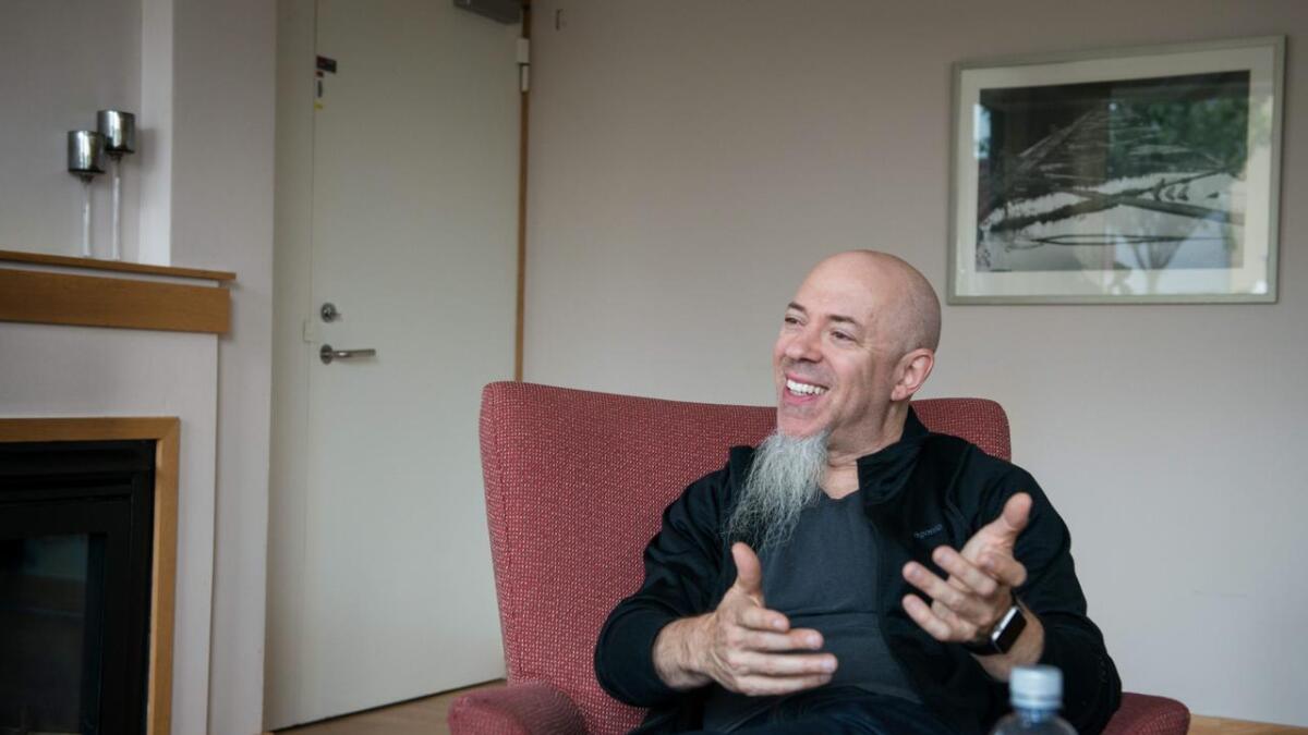 Jordan Rudess tok seg god tid til å prate med Vardens utsendte i forkant av tirsdagens konsert.