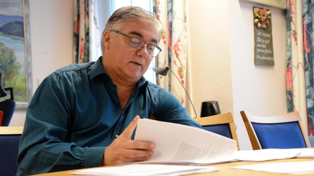 Hol-ordførar Petter Rukke tek ikkje av sjølv om Hol og dei andre kommunane i Buskerud overtek aksjane i kraftselskapet Vardar frå 2020.