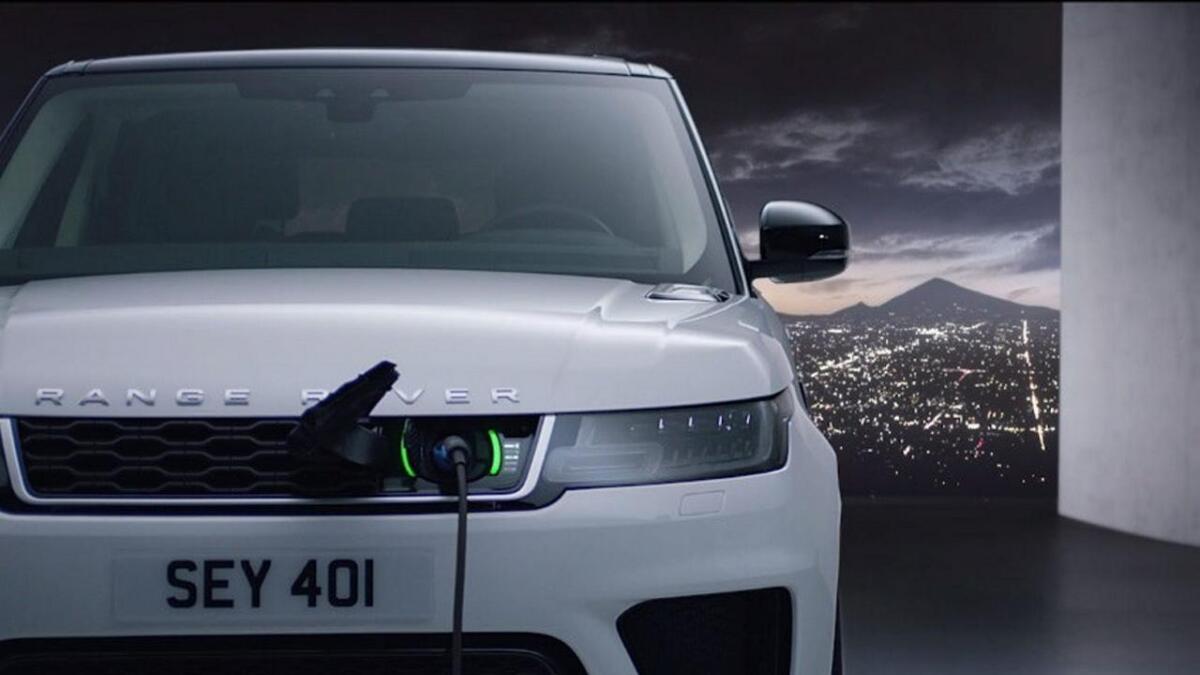 Neste år kjem Range Rover for første gong som ladbar hybrid.