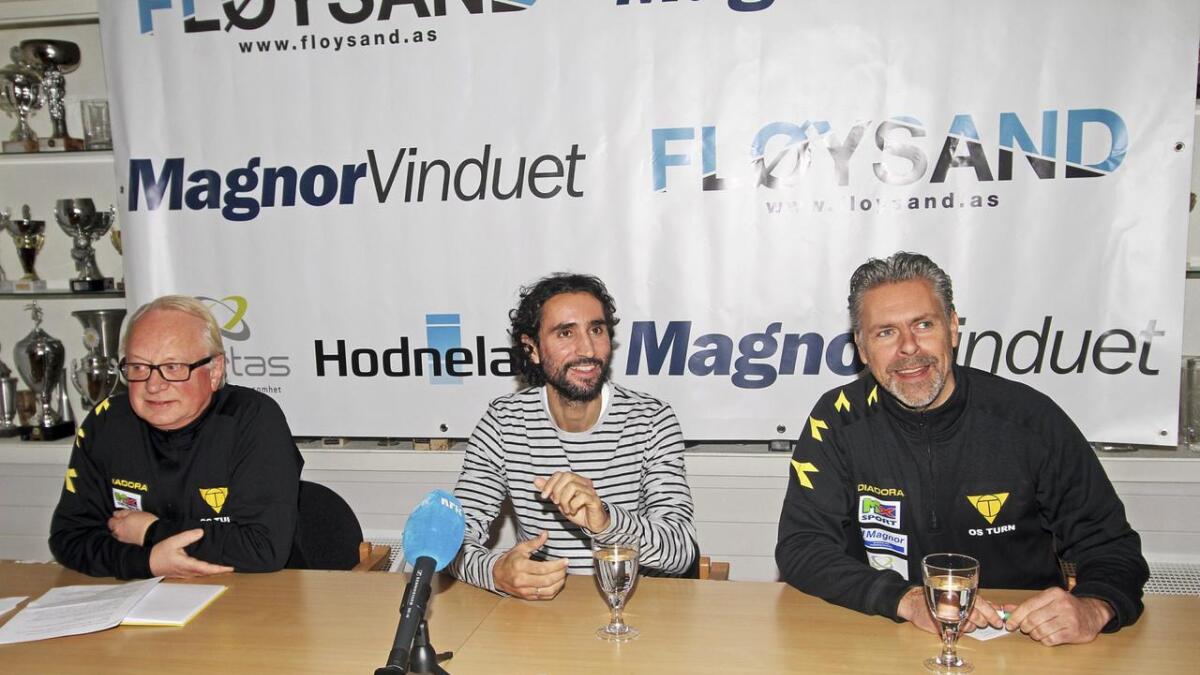 Tre år er  gått sidan Egil Hodneland og Lars Bakkerud presenterte Hassan El Fakiri som ny A-lagstrenar for Os Fotball. Dessverre har sukessen uteblitt.