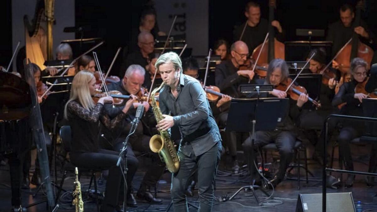 Maijazz-konserten med Marius Neset og Stavanger symfoniorkester vart løna med sekser i Stavanger Aftenblad.