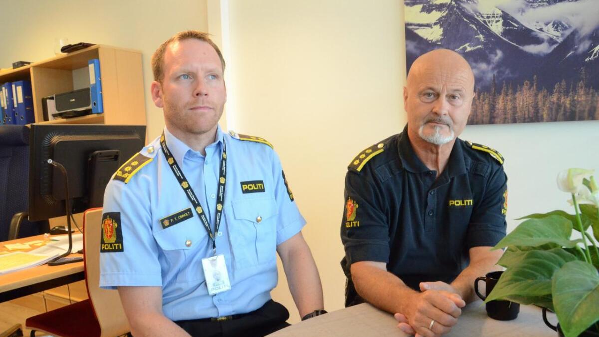 Politiadvokat Per Thomas Omholt og lensmann Geir Vidme står midt i etterforskinga i ein drapssak som gjer inntrykk i Flå.