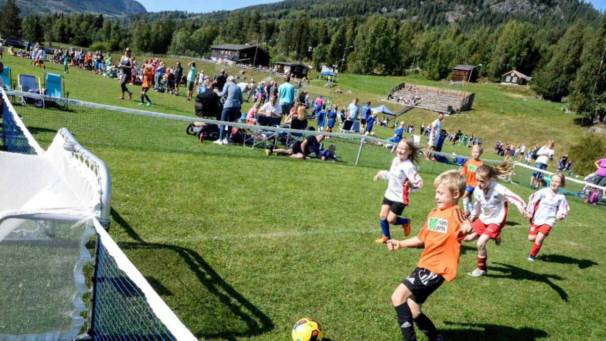 Torpocup har vore eit populært innslag for dei mange fotballspelarane i dalen. Her er Aksel Roløkken Tretterud åleine mot mål under cupen i fjor.