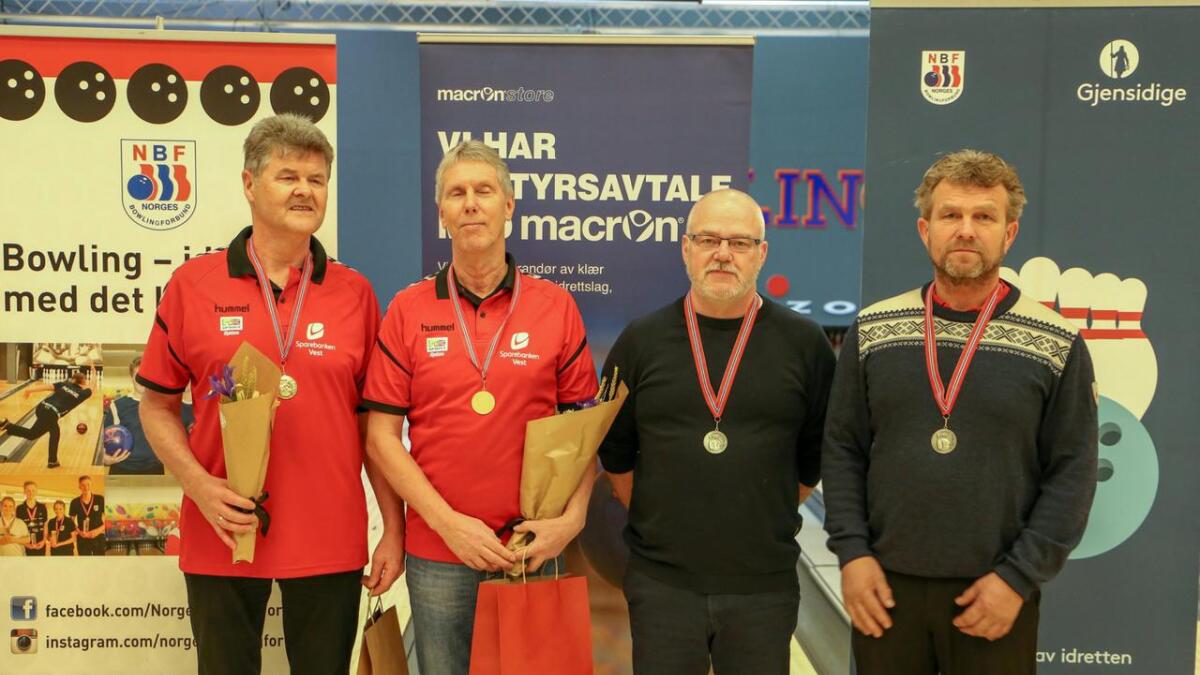 Guttorm Bjørøen (t.h.) og John Stubsve Bang tok sølv i dobbel under veteran-NM i bowling.
