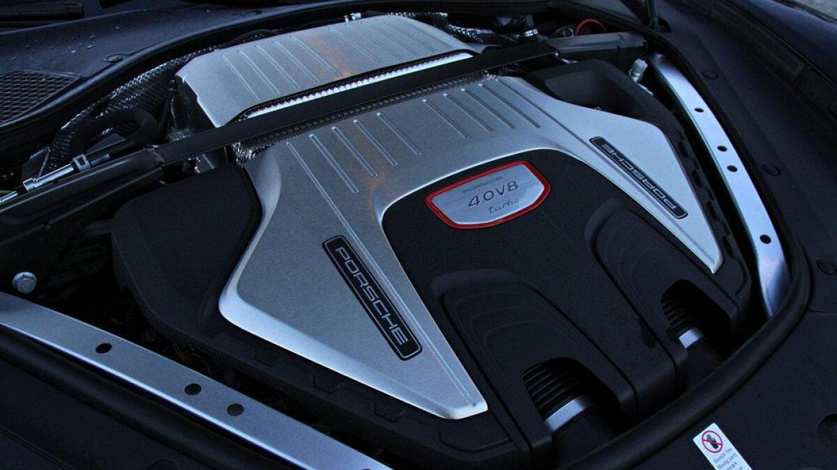 V8-motoren er utvikla av Porsche. Han kjem også til å dukka opp i andre modellar frå Volkswagen-konsernet.