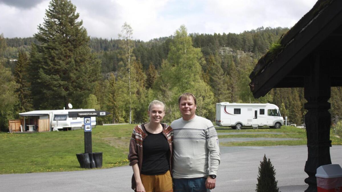 Elin Haugland Hommo (32) og Odd Arne Hommo (42) på Groven camping i Åmot.