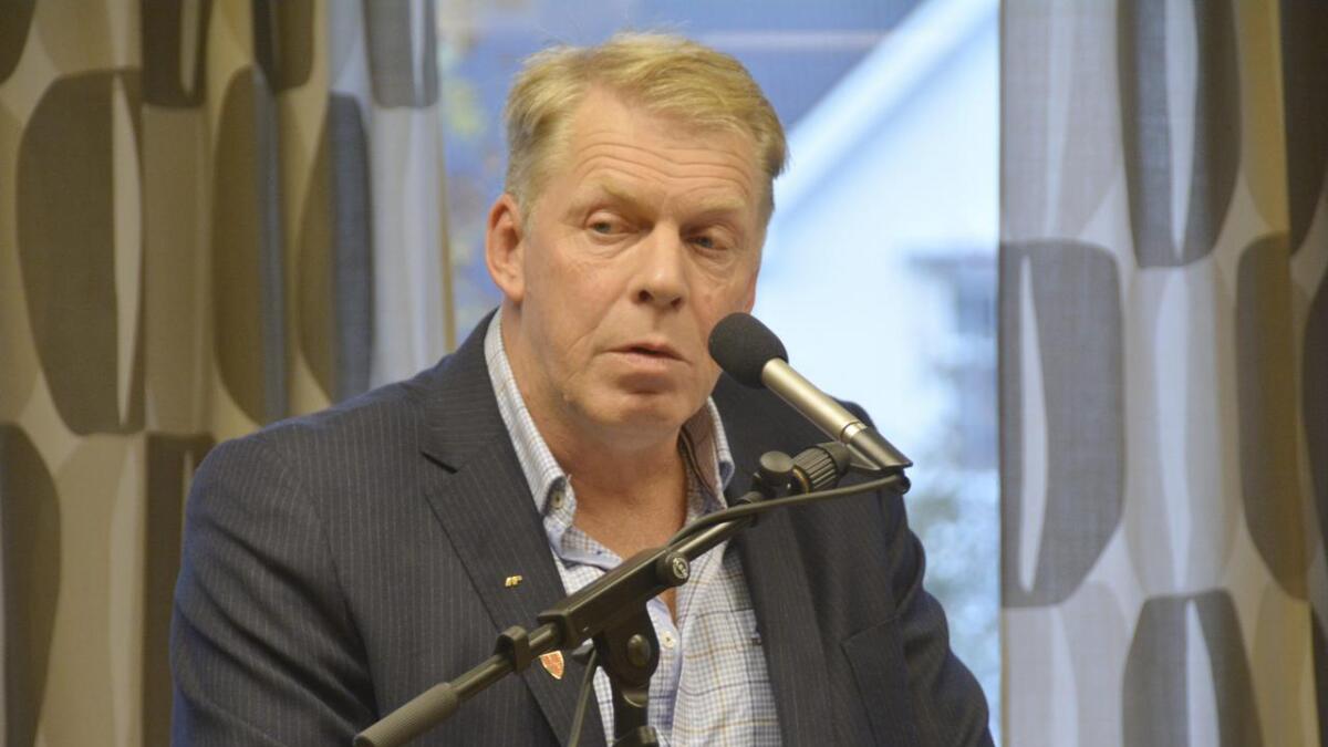 Kommunestyrerepresentant Jørgen Olav Nes (Frp) fryktar at saka om tømmerrenna vil hamne hos advokatar.