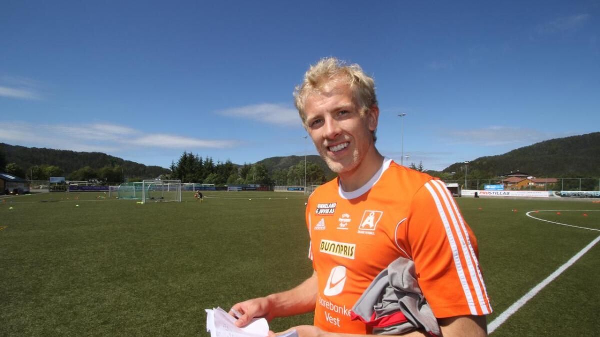 Vegard Leikvoll Moberg har gjort ein solid vårsesong for Åsane i OBOS-ligaen. Osingen får plass på BT-lagets midtbane.