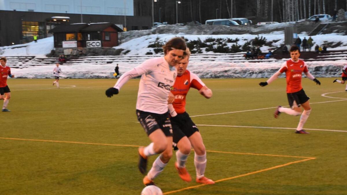 Jørgen Hesla Berget scora årets fyrste mål for A-laget til Hallingdal FK.