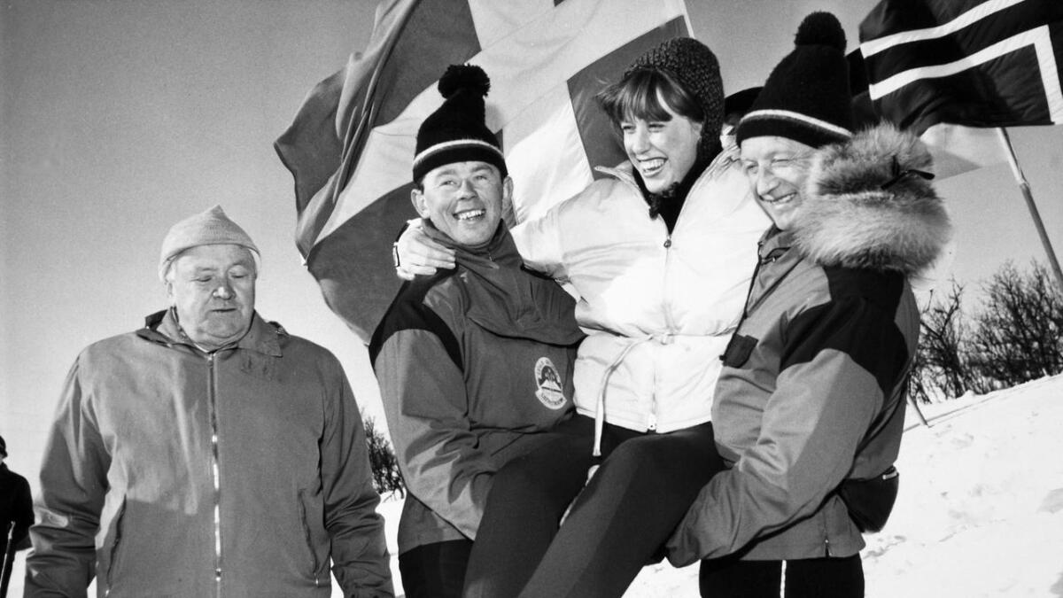 24. februar 1967 vart Tordis Strindlund frå Stockholm passasjer nummer ein million i Geilo Taubane. Her frå feiringa saman med skilærarane Knut Anfinset (t.v.) og Arne Palm. Lengst til venstre er Lars Øyo, passasjer nummer ein i 1954.