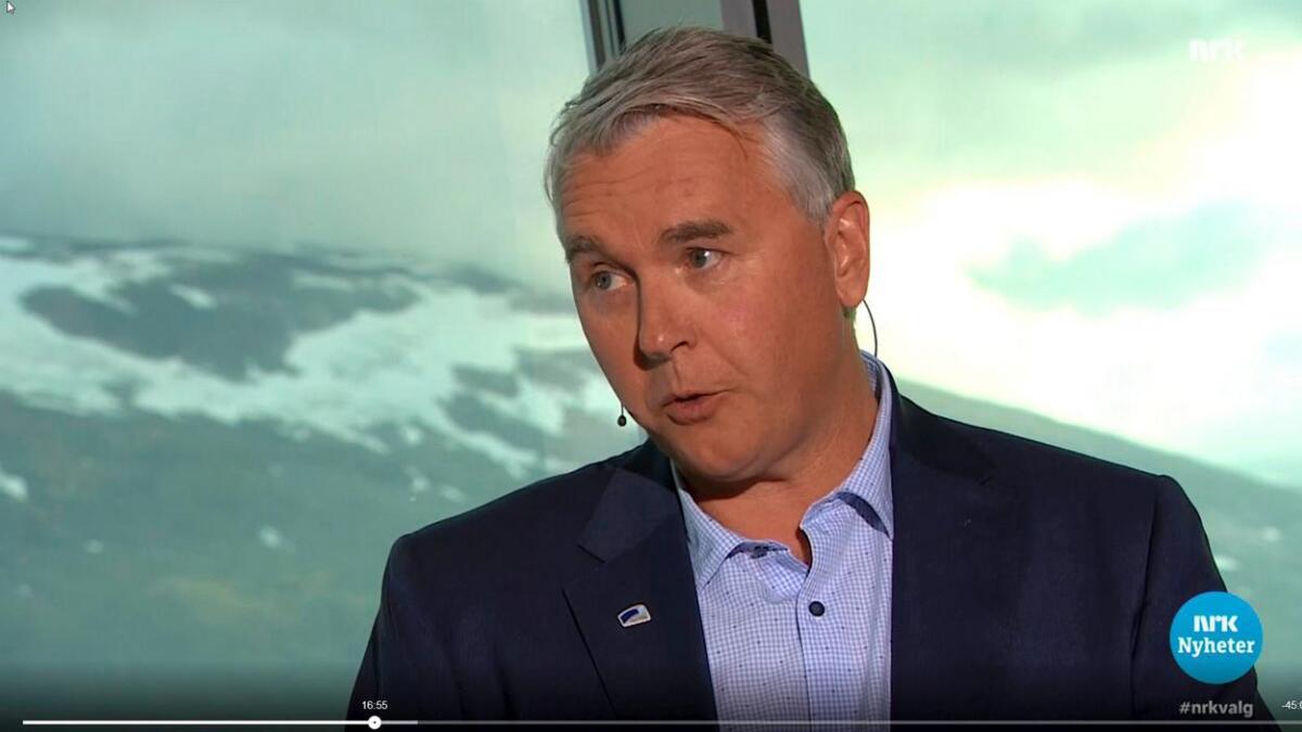 Høgres førstekandidat i Buskerud, Trond Helleland, sa på NRK onsdag at politireforma har ført til at det har vorte dobbelt så mange politifolk på vakt i Hemsedal som før.
