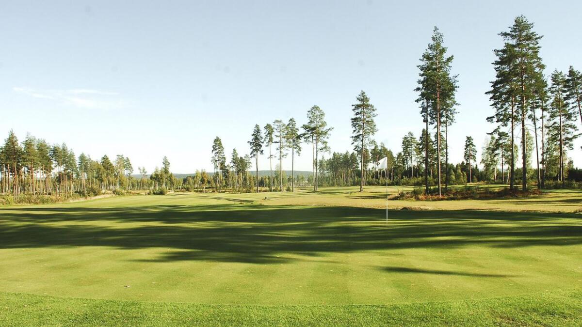 Snaut tre år etter at golfbanen på Hvam til 16 millioner kroner sto ferdig, ønsker fylkesrådmannen nå at banen skal avvikles og eventuelt bli til et potetjorde.