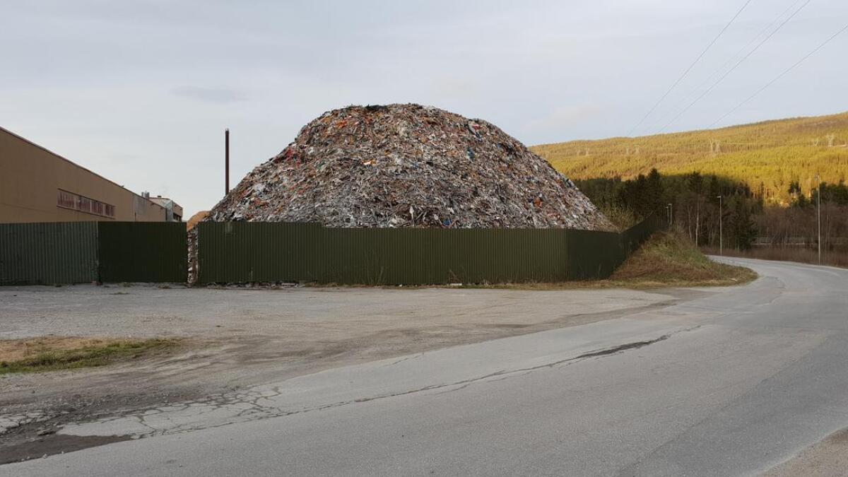 Ved Hallingdal Renovasjon sitt anlegg i Kleivi ligger det et megastort fjell med plast og søppel, skriver innsenderen.