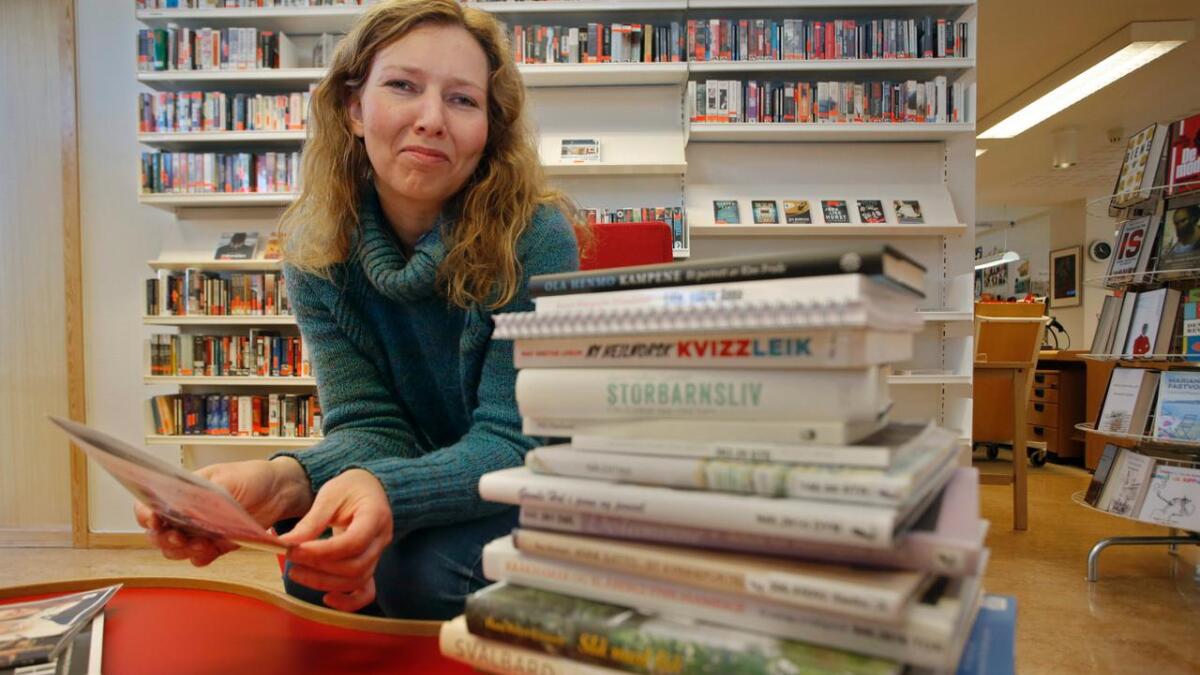 Biblioteksjef Anne S. Kaslegard fotografert framfor bokmessa 2015.