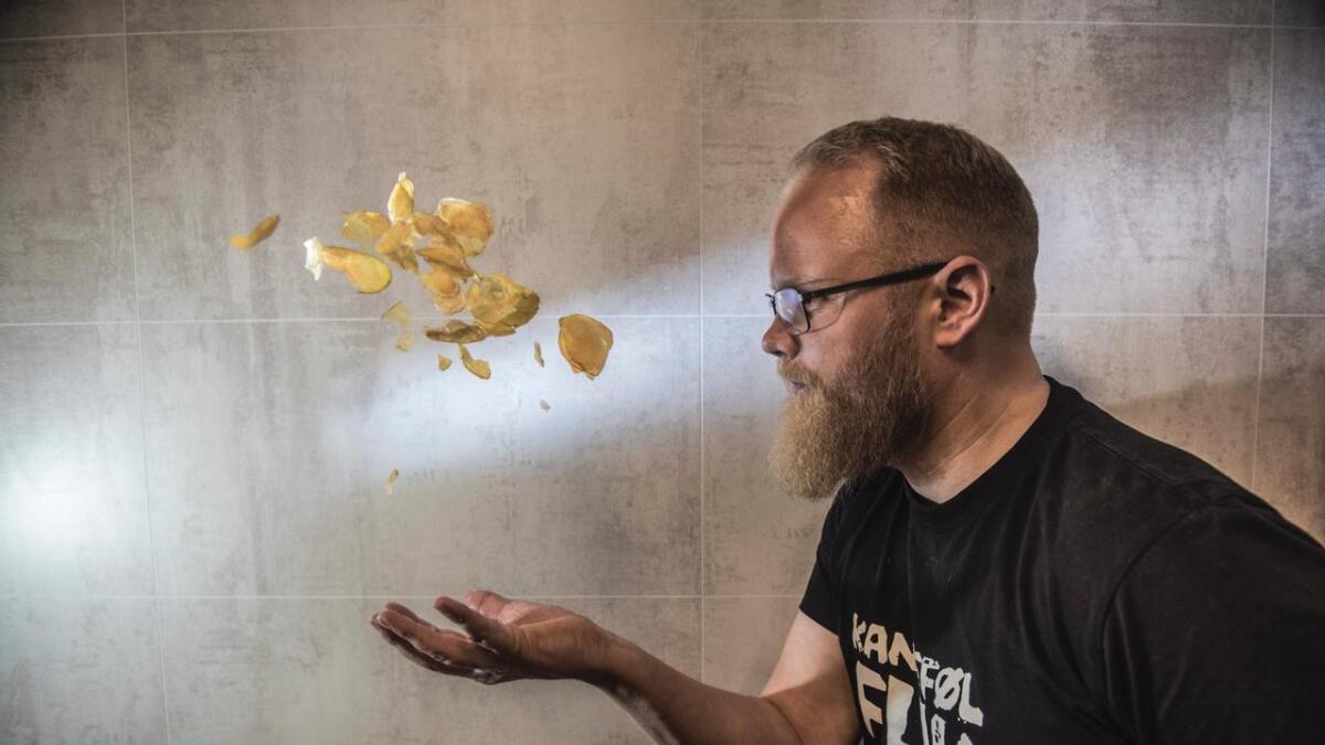 I tre år har Anders Coucheron Medhus arbeidd med å utvikle sitt eige potetgull, Kantefølflak. No er produktet klart for butikkhyllene.