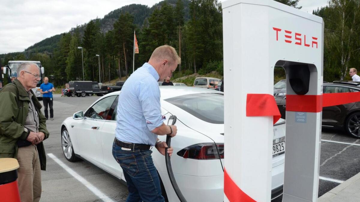 I 2013 opna Tesla ladestadsjon på Gol. No blir tilbodet utvida med ein superladestason i Gulsvik.