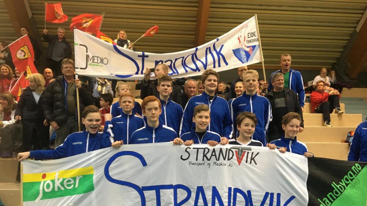 Heile ti prosent av Strandvik-bygda var i Kristiansand i helga for å støtte U15-laga i NM.