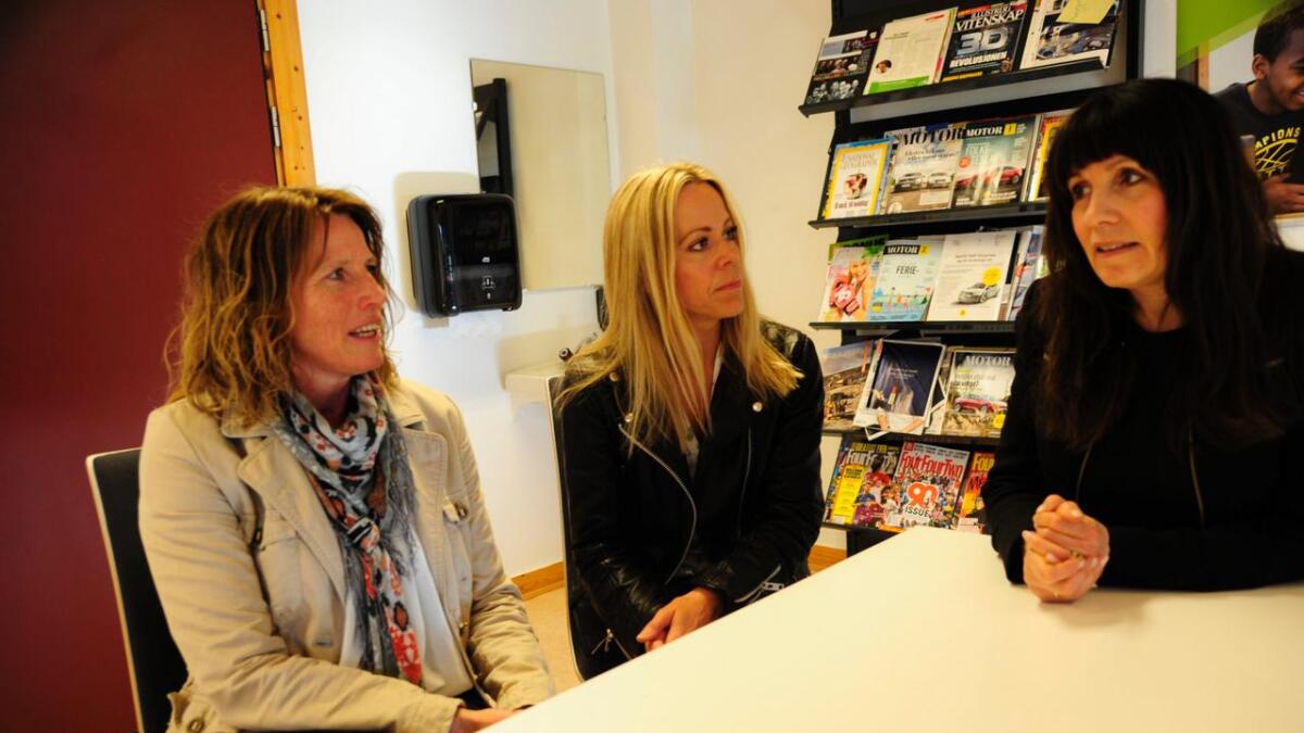 Helsesjukepleiar Malin Bekkeseth t.v., psykisk sjukepleiar Karin Persson Stensrud og rektor Siri Syvertsen er tilgjengeleg for elevane kvar dag.